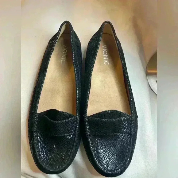 Vionic Chill Larrun Black Snake Print Loafer - Picture 2 of 5